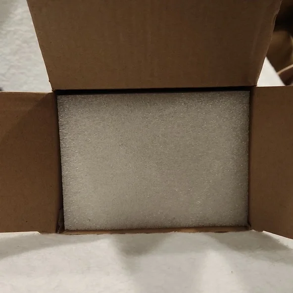 Temblor Wireless speaker and charger, gray ans bamboo - Picture 3 of 7